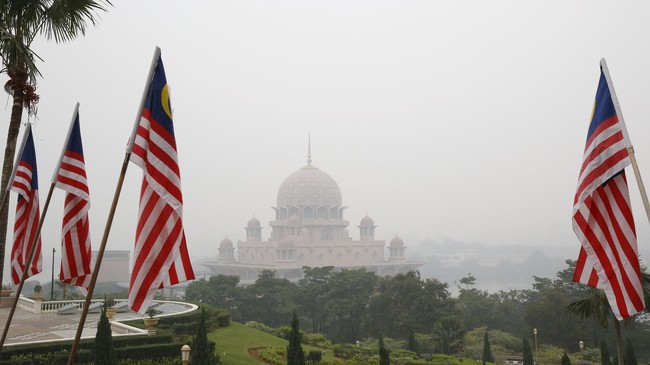 Indonesia sudah meratifikasi Persetujuan Polusi Asap Lintas Batas ASEAN sejak Januari 2015, namun di tengah bencana kabut asap, persetujuan itu tak berfungsi.