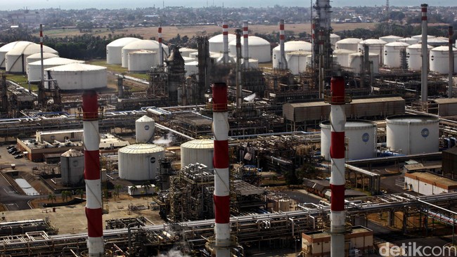 Presiden Direktur Pertamina, Dwi Soetjipto menyebut pengoperasian kilang TPPI mampu menambah produksi BBM nasional hingga 15 persen.