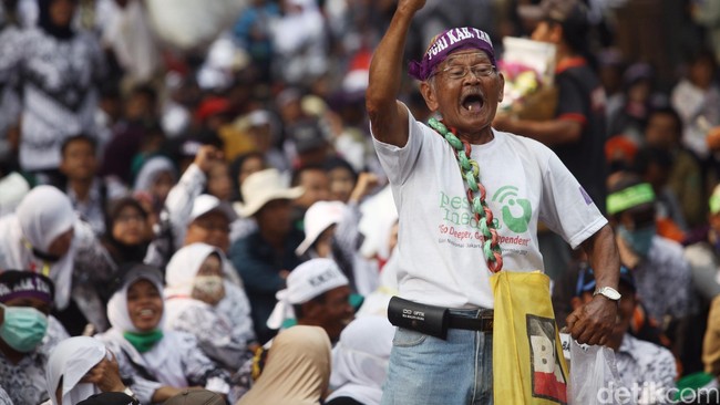 Regulasi berbentuk peraturan menteri yang dibuat kelak ditujukan agar guru tidak boleh membela kepentingan pihak yang berbau politik.