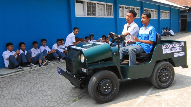 Mendikbud Muhadjir Effendy meminta tambahan anggaran Rp27 triliun di APBN 2020 untuk memperbaiki mutu SMK supaya lulusannya tidak banyak menganggur.
