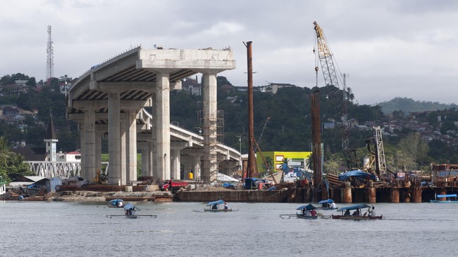 Pemerintah Kabupaten Bojonegoro akan melelang proyek penyelesaian pembangunan Jembatan Bengawan Solo untuk direalisasikan Desember 2018.