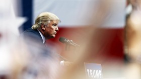 Demokrat Samakan Trump dengan Nixon karena Pecat Direktur FBI