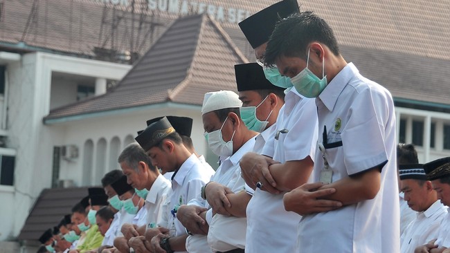 Salat ied di Masjid Agung Palembang hanya digelar di dalam masjid dengan kapasitas dibatasi 1.000 orang, tak boleh ada jemaah salat di luar masjid.