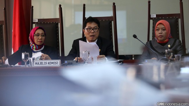 Sebanyak 32 perusahaan penggemukkan sapi dikenakan denda karena terkait dengan gejolak harga daging sapi dalam beberapa waktu terakhir.