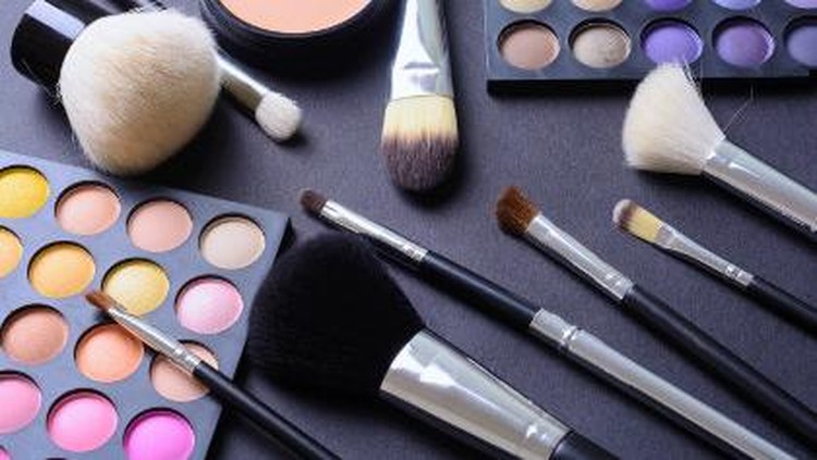Ilustrasi Peralatan Make-Up