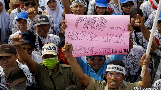 PGRI meminta pengangkatan guru honorer menjadi ASN segera dituntaskan, mengingat tenaga honorer akan dihapus pada November 2023.