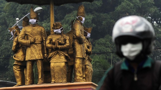 Pemerintah Provinsi dan Pemerintah Kabupaten/Kota disebut hanya mendapat alokasi dana penanganan kebakaran hutan Rp 1 miliar dari Pemerintah Pusat.