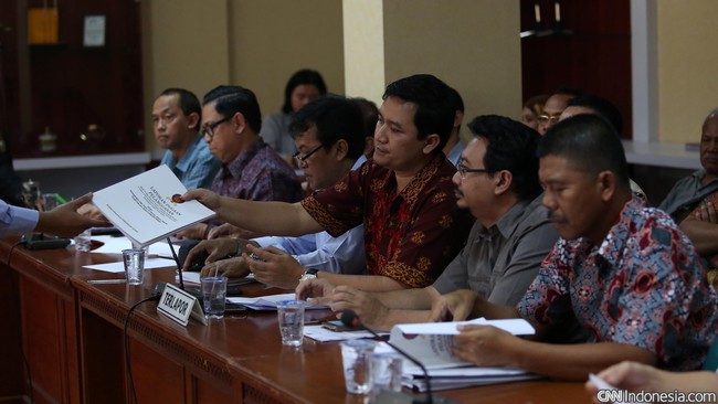 Pelemahan rupiah dan membengkaknya biaya operasional bisnis sapi menurut pengusaha menjadi alasan harga jual sapi di pasaran menjadi naik.