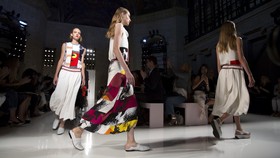 Victoria Beckham Dikritik Karena Pakai Model Kurus di NYFW