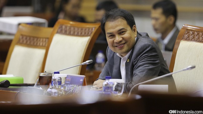 Wakil Ketua DPR Aziz Syamsuddin mengatakan pihaknya belum juga menerima draf RUU Omnibus Law sehingga tak bisa