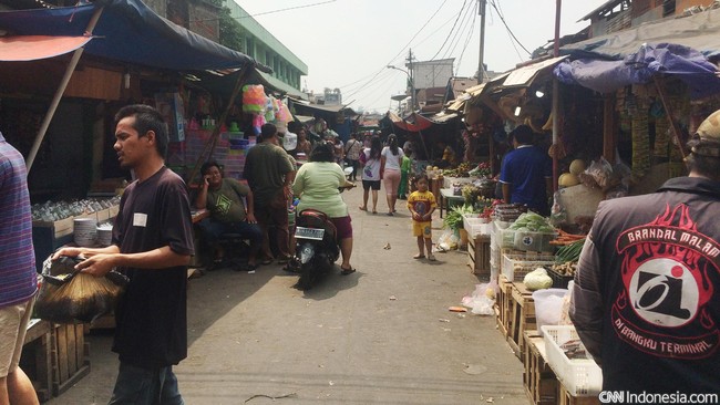 Yanti, pedagang Pasar Karang Anyar menyebut pedagang kini lebih peduli kondisi pasar. Mereka siap iuran lebih besar untuk mempercantik lingkungan.