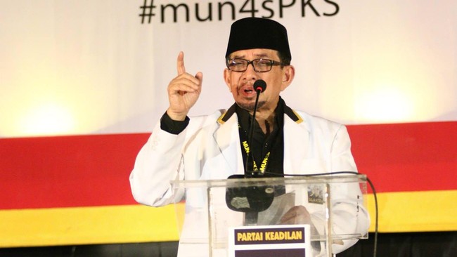 PKS mengaku pernah bertemu Presiden Jokowi dua kali dan sempat tercetus ajakan berkoalisi. Niatan tak terwujud karena PKS sudah berniat koalisi dengan Gerindra.