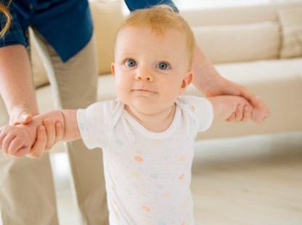 Kalau Belum Saatnya, Kita Nggak Perlu Paksa Anak Cepat Jalan
