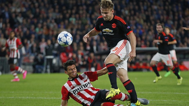 Bek Manchester United, Luke Shaw terkonfirmasi mengalami patah kaki di dua titik, dan terancam takkan bisa merumput lagi  di sisa musim keduanya ini.