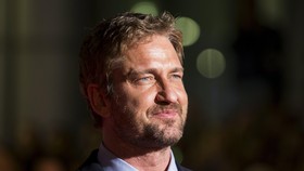 Gerard Butler Kenang Tahun Penuh Tantangan bagi Lututnya
