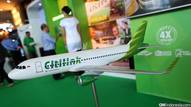 PT Citilink Indonesia tak ingin terburu-buru mengerek tarif penerbangan kendati baru saja mendapat 'bintang empat' dari Skytrax.