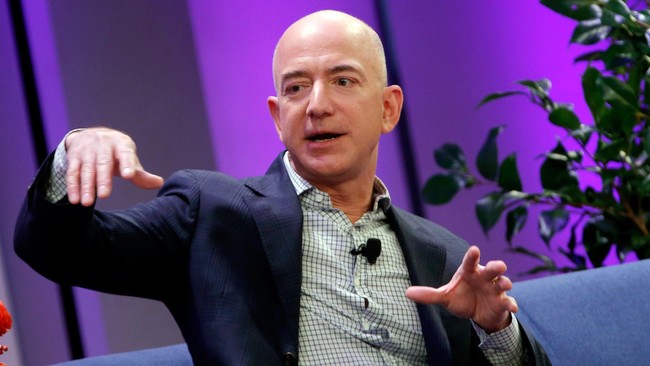 Jeff Bezos menyumbang Rp1,4 T bagi keluarga yang tak memiliki rumah setelah sebelumnya ia diberitakan menjual sebagian sahamnya di Amazon senilai Rp40 T.