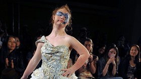 Model NYFW yang Menginspirasi Dunia Lewat Ketidaksempurnaan