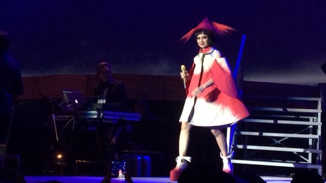 Setelah 15 tahun berkarya di dunia musik, Andien menggelar konser tunggal perdananya. Konser ini menunjukkan ketidaksempurnaannya sebagai penyanyi.