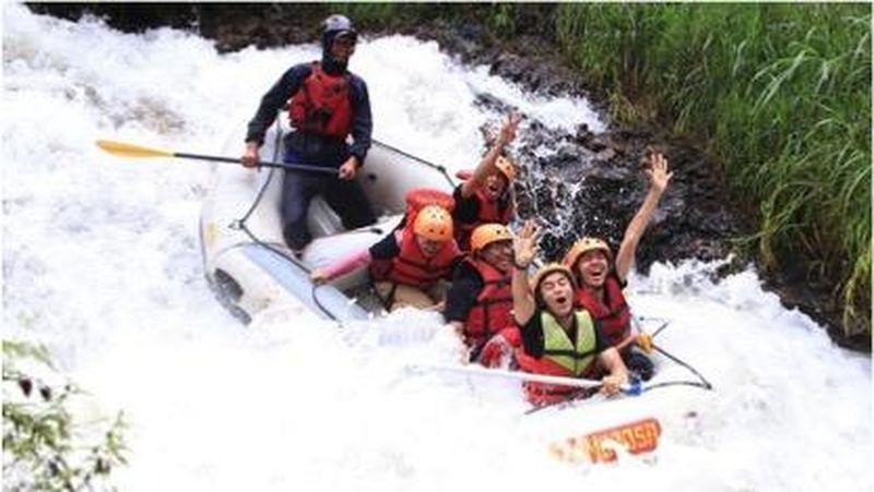 Jika mendengar kata arung jeram atau rafting, tentunya Anda akan membayangkan petualangan yang seru.