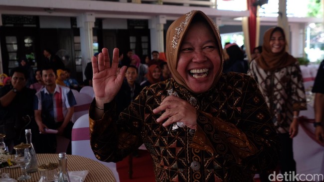 Menteri Dalam Negeri Tjahjo Kumolo menilai penetapan tersangka terhadap Wali Kota Surabaya Tri Risma Harini kental bernuansa politik.