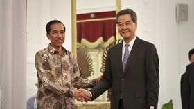 Jokowi Koleksi Ratusan Batik