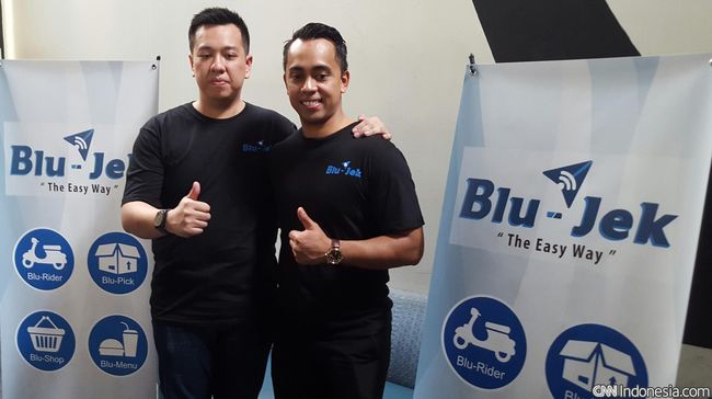 Blujek Enggan Disebut Jiplak Gojek “Kami hanya punya visi dan misi yang sama yakni menyediakan alternatif transportasi untuk warga,” ujar Garrett Kartono, salah satu pendiri Blujek.