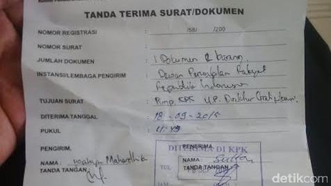 Direktur Gratifikasi KPK Giri Suprapdiono mengatakan barang tersebut adalah gratifikasi yang tidak wajib dilaporkan.