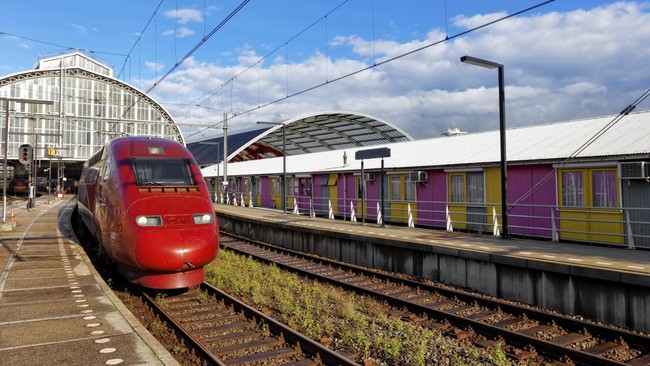 Seorang pria melompat masuk ke kereta internasional di Rotterdam dan langsung mengunci diri di toilet.