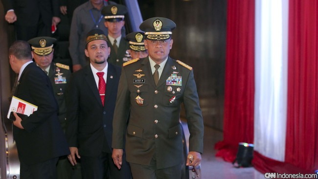 Panglima TNI Gatot Nurmantyo mengingatkan pihak yang ingin memecah belah Indonesia akan berhadapan dengan TNI, pemuda, dan rakyat.