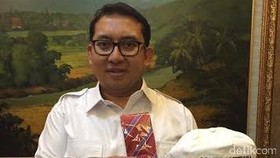 KPK Terima Topi Trump dari Fadli Zon