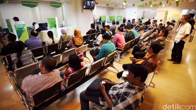 Kepolisian berhak memblokir penghentian pelayanan regident kepemilikan kendaraan dan penerbitan, pengesahan, dan perpanjangan STNK.