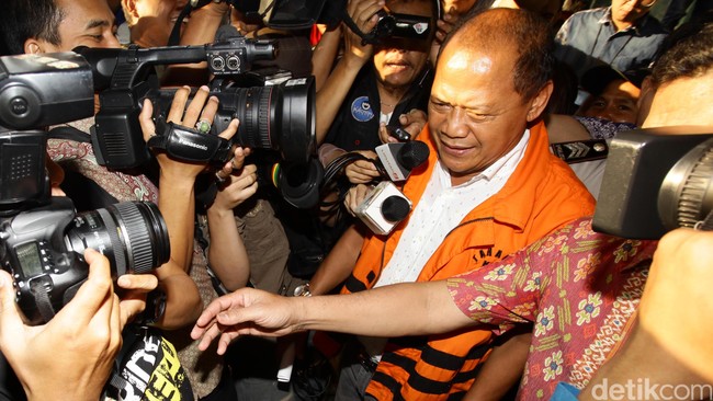 Mantan Rektor Universitas Udayana I Made Bakhta dimintai keterangan untuk dua tersangka dalam kasus korupsi pembangunan rumah sakit.