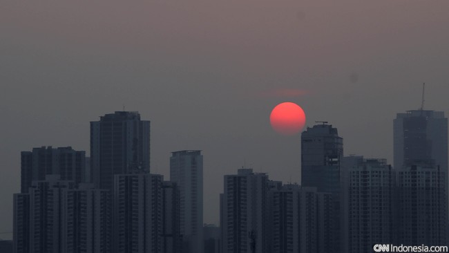Colliers International Indonesia menyatakan penurunan tingkat okupansi disebabkan banyaknya ekspatriat yang bekerja di bidang migas pergi dari Jakarta.