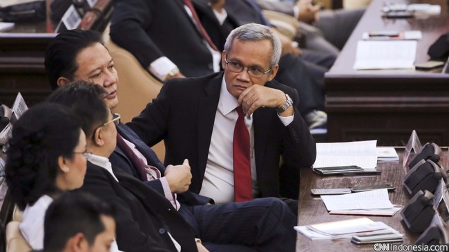 Politikus PDIP menyebut PDIP dan Golkar pernah membentuk tim kecil membahas nama RK sebagai cawapres Ganjar. Itu sebelum Golkar bergabung dengan Gerindra.