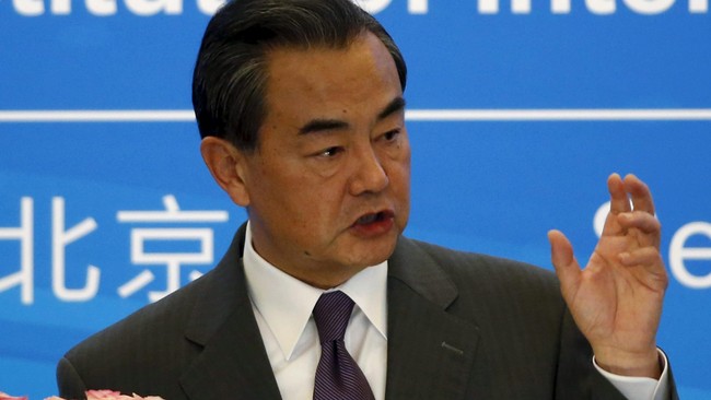 Menlu China Wang Yi membalas kritik Donald Trump dengan meminta AS tidak ikut campur dalam urusan internal China dengan Hong Kong.