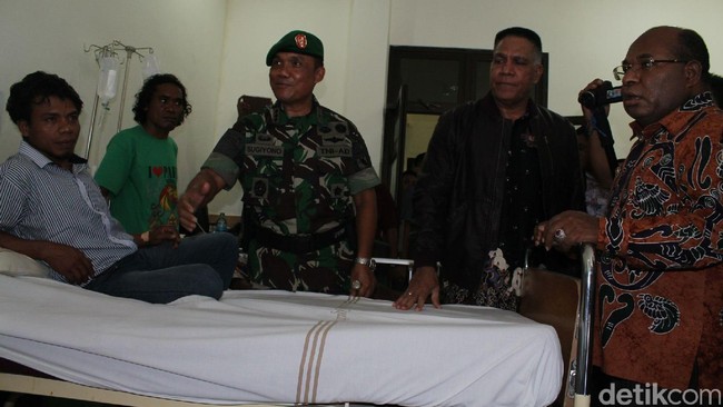 Menteri Luar Negeri Retno Marsudi mengatakan, belum ada titik temu untuk menentukan negara mana yang berhak mengadili penculik Sudirman dan Badar.