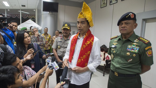 Pihak kepolisian terus melakukan upaya persuasif agar Sudirman dan Badar mau memberikan informasi ihwal penyanderaan terhadap keduanya.