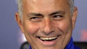 Mourinho: Hanya Wenger yang Bisa Berbuat Semaunya
