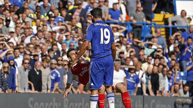 Federasi sepak bola Inggris memutuskan mengambil tindakan kepada kedua pemain Chelsea dan Arsenal yang atas aksi tak pantas keduanya di lapangan hijau.