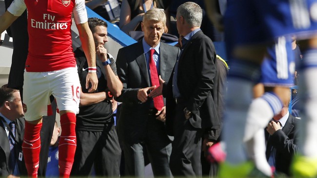 Arsenal mengalami kerugian karena harus kehilangan bek sentral Gabriel Paulista yang dikartu merah di ujung babak pertama.