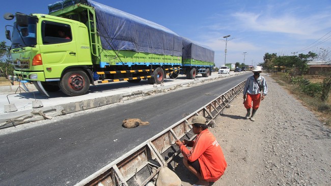 Di jalur Pantura, pemerintah mencatat hanya terjadi kerusakan di daerah Karang Sinom, Kandang Haur, dan Ciasem yang saat ini tengah diperbaiki.