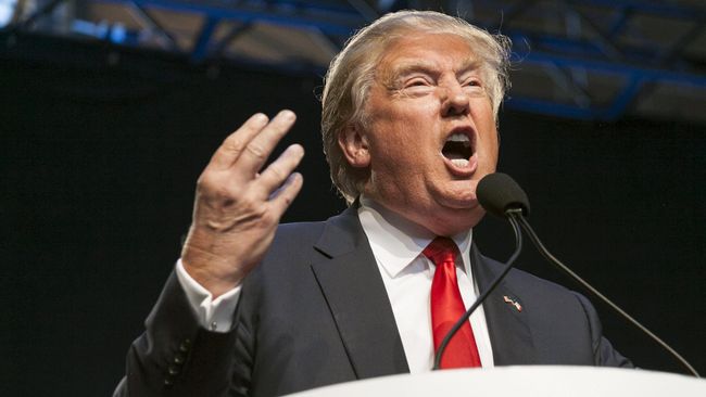 Perusahaan pakaian, Beloved, mengeluarkan produk baju renang bergambar wajah Trump yang menimbulkan kehebohan di kalangan netizen.