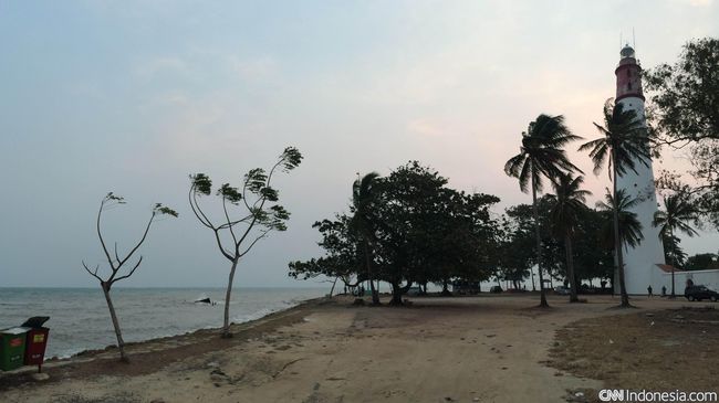 Jika Belitung mengedepankan wisata alam berupa bentang pantai dan kisah Laskar Pelangi, Bangka punya kaitan erat dengan sejarah Laksamana Cheng Ho.