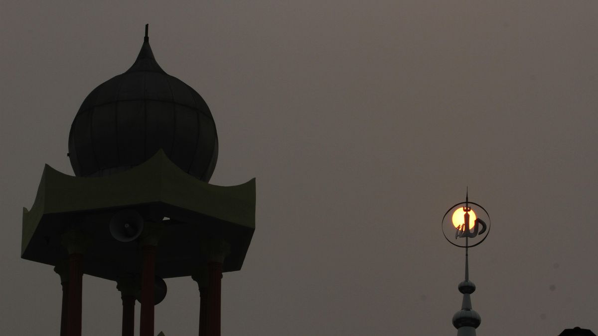 Viral Kubah Masjid Agung Sukoharjo Roboh Diterjang Angin Kencang