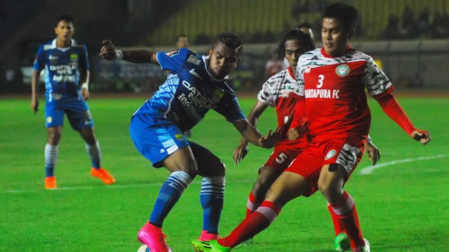 Pemain baru Persib, Zulham Zamrun, disebut punya hubungan yang akrab dengan para Bobotoh yang setia mendukung tim Maung Bandung.