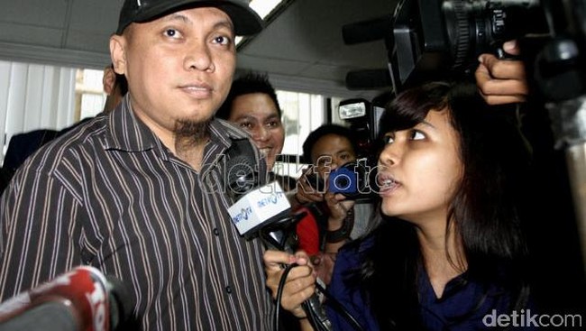 Menkumham Yasonna Laoly dan Dirjen PAS akan dimintai keterangan terkait dugaan terpidana pajak Gayus Tambunan bisa keliaran di luar lapas.