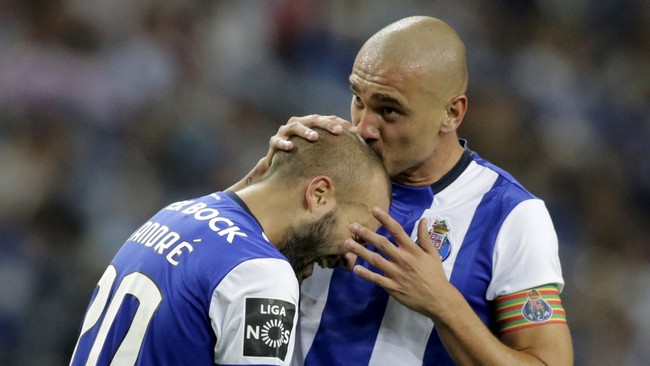 Porto berharap mendapat hadiah ulang tahun. Sementara Manajer Chelsea, Jose Mourinho mengaku resah jelang pertandingan melawan mantan klub asuhannya tersebut.