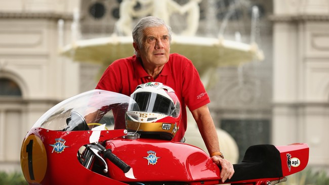 Giacomo Agostini menyatakan kontroversi yang meliputi Valentino Rossi dan Marc Marquez tak perlu diungkit-ungkit lagi di musim depan.
