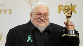 Novel Baru George RR Martin Kembali Tertunda